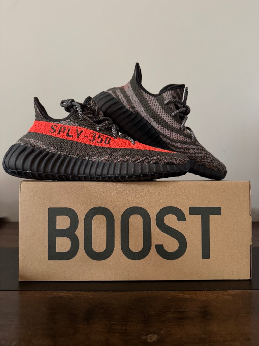 Adidas Yeezy Boost 350 V2 - Carbon Beluga - M 7 | W 8 | EU 40
